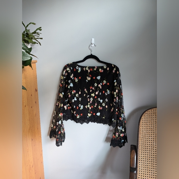 Large Jack by BB Dakota black and floral top - Picture 2 of 4